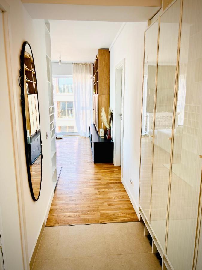 Exquisite - Two Bedroom Apartment Bucharest Exterior photo